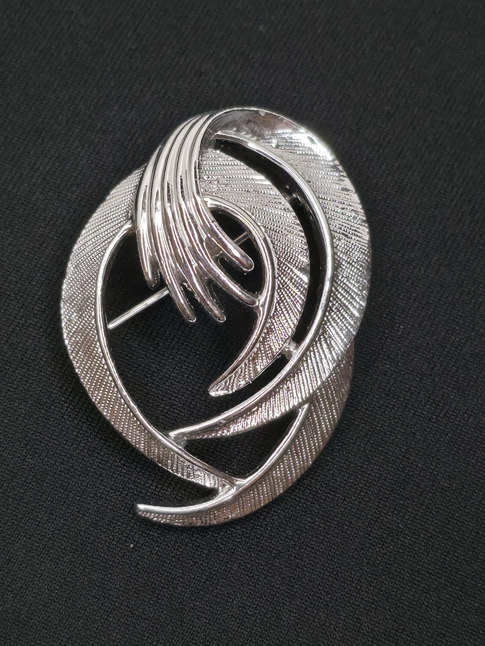 VTG Sarah Coventry Flair Brooch Silver Tone Abstract Swirl Leaf Pin Perfect Cond
